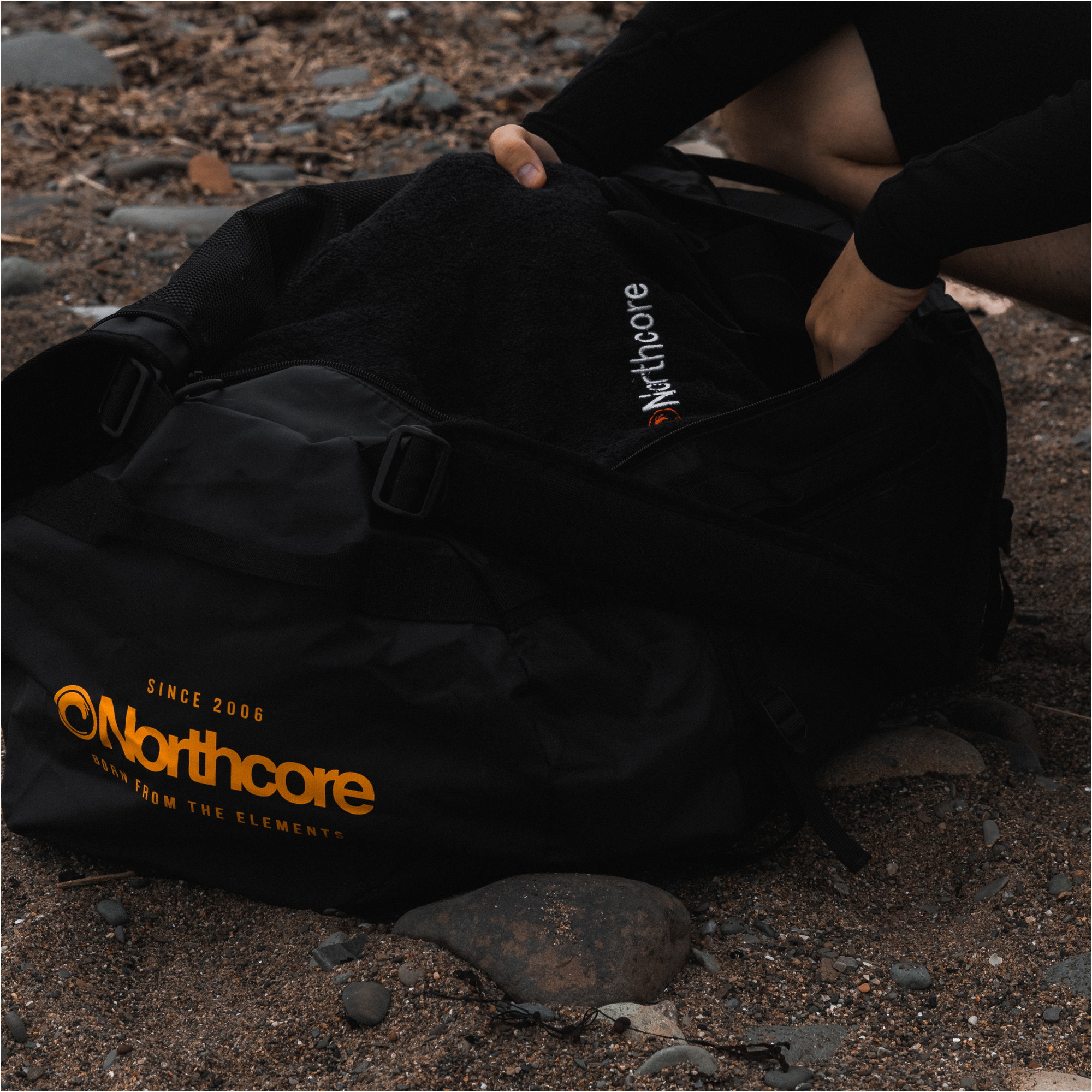2026 Northcore Duffle Bag 40L NOCO123AB - Black / Orange